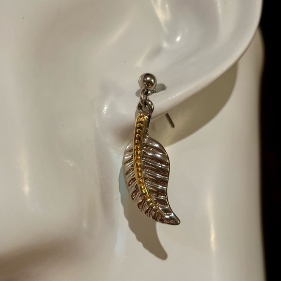 2/$15 - Elegant Silver-Tone Leaf Pendant Necklace & Matching Earring Set - Picture 3 of 7